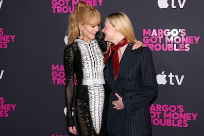 La historia sigue a Margo Millet (Elle Fanning), una joven de 20 años que abandona la universidad tras un breve romance con su profesor de inglés que la deja embarazada. Sola, desempleada y al borde del desalojo, reconecta con su padre, un exluchador profesional que le aconseja abrir una cuenta en OnlyFans