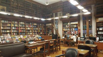 La histórica biblioteca de la Sede Central de CUBA