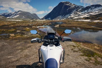 La Honda XL750 Transalp E-Clutch tiene un precio de lista de US$18.000