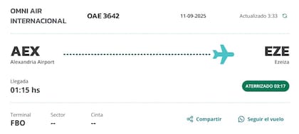 La hora de llegada del vuelo OAE 3642 con los argentinos deportados por EE.UU.