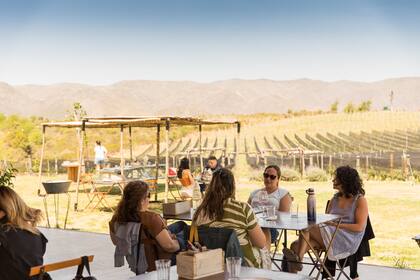 Puro relax y buena mesa para compartir con amigos y disfrutar del aire serrano.