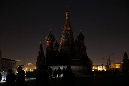 La Catedral de St. Basil en Moscú con las luces apagadas