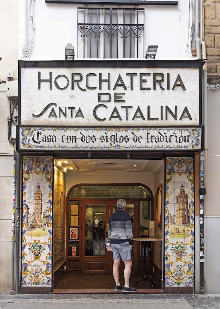 La horchatería Santa Catalina, un emblema de Valencia a pasos de la Catedral.
