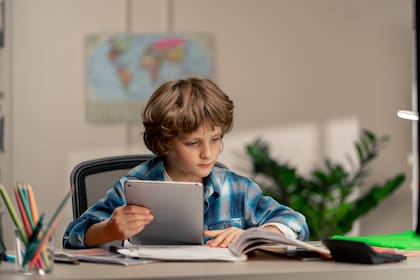 La IA puede ayudar a los niños a entender cada materia para hacer la tarea