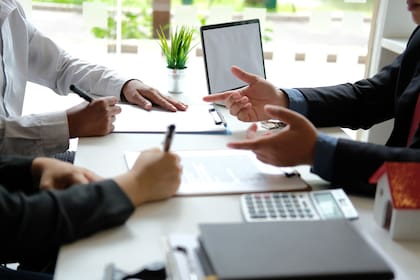 La IA sugiere recomendaciones que reemplazan a las frases menos convenientes ante un jefe