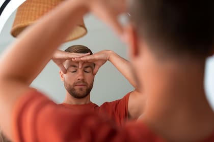 La idea central no es nueva, existe de variadas formas: la enseñanza budista, la filosofía estoica y la Oración de la Serenidad