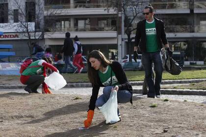 La idea de limpiar espacios públicos surgió en 2013, durante un veraneo