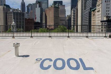 Recientemente, la ciudad de Nueva York pintó de blanco casi un kilómetro cuadrado de techos
