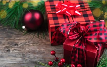 La idea es evitar el desperdicio de papel y cinta adhesiva en el proceso de envolver los regalos