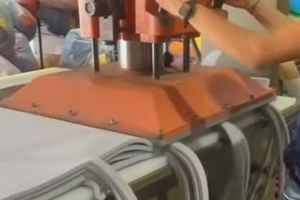 La idea original surgió durante una boda, con un accesorio pensado para animar el segmento festivo conocido como “la hora loca”