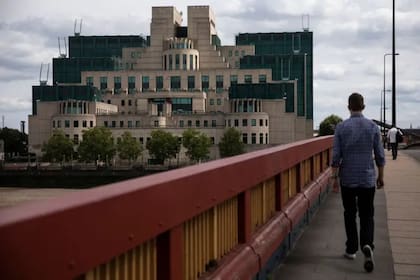 La identidad de su director es uno de los pocos datos que el MI6 publica sobre su funcionamiento y estructura.