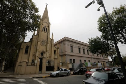 La iglesia, con el convento detrás