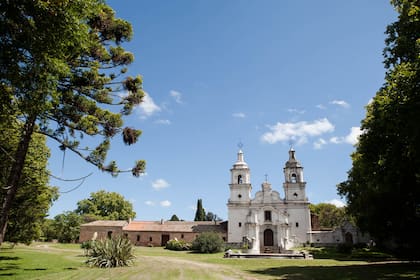 La iglesia de la estancia Santa Catalina, a 75 kilómetros de la Ciudad de Córdoba