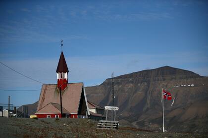 La iglesia de Longyearbyen, expuesta como todas las construcciones del pueblo a la remoción del terreno y el riesgo de derrumbe