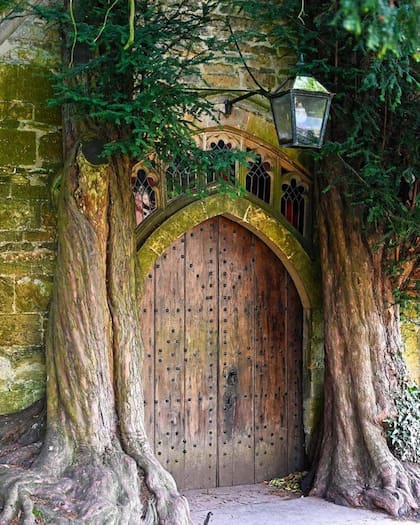 La iglesia de San Eduardo, en Stow-on-the-Wold, fue considerada durante mucho tiempo como una posible fuente de inspiración para Tolkien.