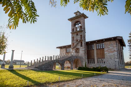 La Iglesia de San Miguel, construida entre 1937 y 1940, es una de las creaciones más originales del arquitecto Jože Plečnik y patrimonio de la UNESCO.