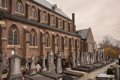 La iglesia de San Pedro y San Pablo en Wolder, en los Países Bajos y cerca de la frontera con Bélgica, donde fueron hallados restos humanos que podrían pertenecer a D'Artagnan, el cuarto mosquetero