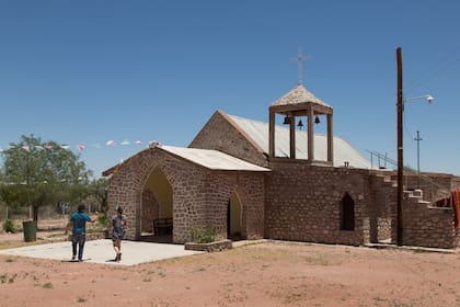 La iglesia local, de piedra como el resto de las construcciones, data de 1834.