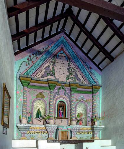 La iglesia Nuestra Señora del Rosario de Belén, en Catamarca; nuestro país cuenta con 1400 monumentos nacionales, unos cien están hechos de adobe