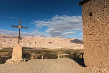 La iglesia que empezaron a construir los jesuitas en el 1600 y que terminó el presbítero español Pedro Pablo del Sueldo y Ríos en 1783, sufrió las consecuencias de un terremoto en el año 1929. La familia MIralpeix se ocupó de la recontrucción.