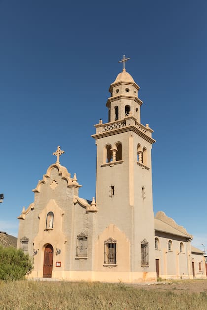 La Iglesia Santa Bárbara data de 1945 y tiene detalles arquitectónicos que remiten a los Países Bajos.