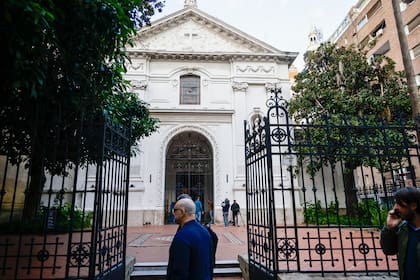 La iglesia Santa Catalina de Siena, en el microcentro porteño, fue ayer escenario de un destructivo incendio