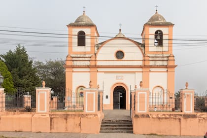 La iglesia Santísima Virgen del Rosario de Tulumba fue inaugurada por fray Mamerto Esquiú en 1892.