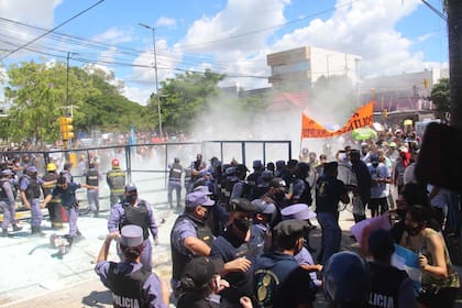 La Iglesia transmitió su fuerte preocupación por la "violenta represión" del gobierno de Gildo Insfrán en Formosa