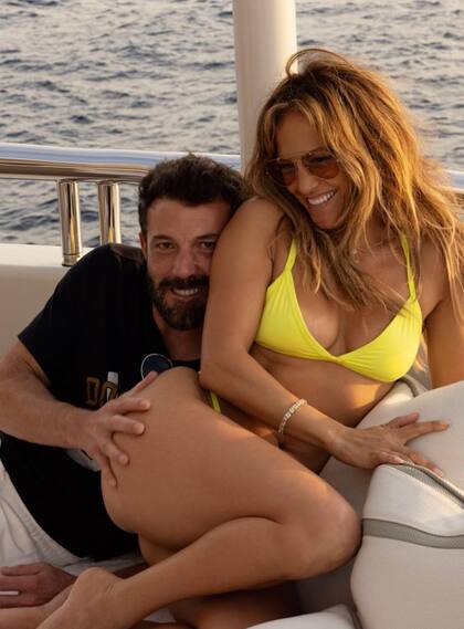 La imagen con la que Jennifer Lopez y Ben Affleck parecen recrear escenas del inicio de su romance, en 2002