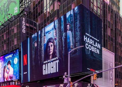 La imagen de Atrapados (Caught, en inglés), que se proyectó la semana pasada en la cartelera de Times Square, en Nueva York