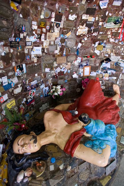 La imagen de Deolinda Correa amamantando a su bebé una vez fallecida en el santuario sanjuanino.