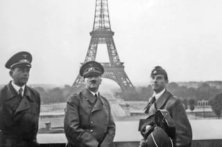 La foto que Hitler se sacó frente a la Torre Eiffel y que el nazismo resignificó