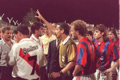 La imagen de la suspensión frente a Huracán en 1996