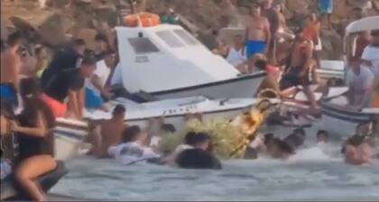 La imagen de la Virgen del Mar cayó al agua y sus fieles sufrieron una crisis de pánico y ansiedad