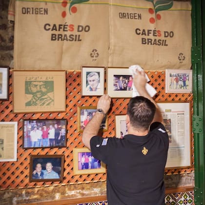 La imagen de Luis Acuña se repiten por el lugar: el uruguayo que conquistó Belgrano "a los bifes"