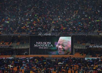 La imagen de Mandela durante el servicio religioso del estadio