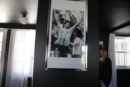 La imagen de Maradona luce en varios sectores de la casona de La Candela. Su figura trasciende por Boca, la selección y las charlas con el plantel de Riestra