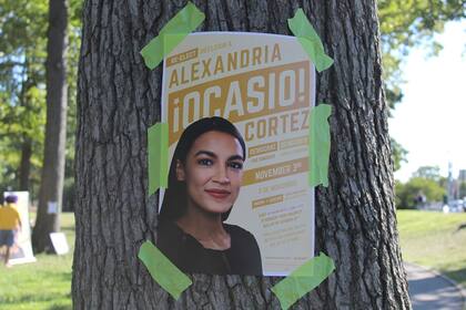 La imagen de Ocasio-Cortez, hasta en los árboles