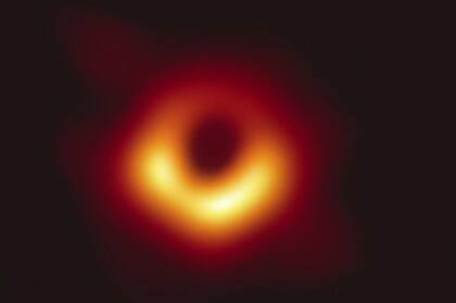 La imagen del agujero negro que recorre el mundo