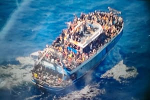 Se desvanecen las posibilidades de hallar sobrevivientes: podría ser de las peores tragedias migratorias en el Mediterráneo