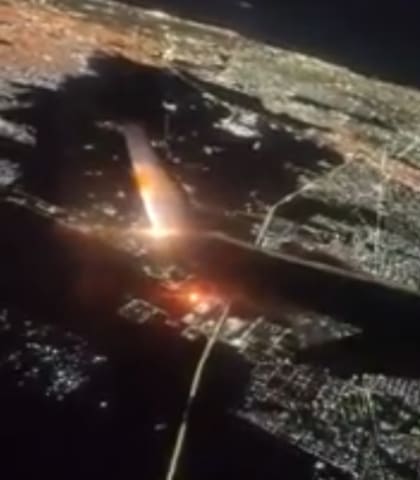 La imagen del estallido captada por un pasajero de la aerolínea flybondi