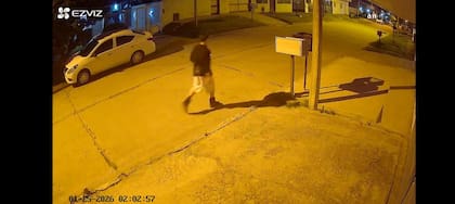 La imagen del sospecho captado por las cámaras de seguridad de los vecinos.