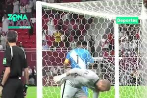 La imagen del video que captó al arquero bailarín de Australia en un acto polémico, en los penales contra Perú