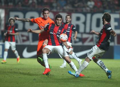La imagen es un símbolo: más fuerza que estilo; también, para Blandi y Belluschi, los goleadores