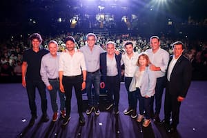 La imagen final del acto de Provincias Unidas en Obras Sanitarias