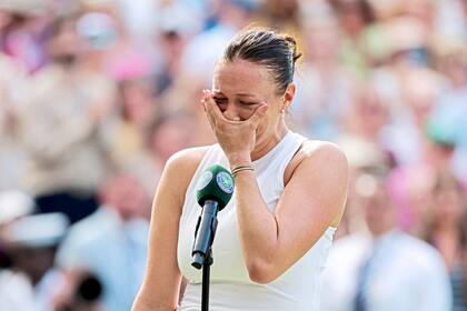 La imagen que quedó atrás: Amanda Anisimova y las lágrimas luego de aquella dura caída ante Swiatek en Wimbledon (Photo by Julian Finney/Getty Images)