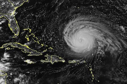 La imagen satelital del Caribe muestra la aproximación del huracán Lee al norte de Puerto Rico y las Islas Vírgenes Británicas