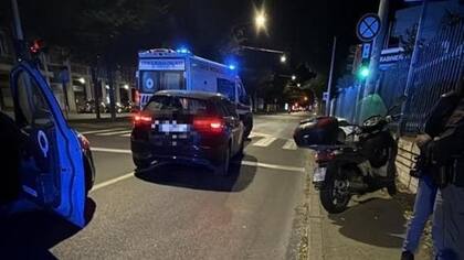 La imagen tomada en algún momento del incidente. Se puede ver el Mercedes de Vildoza adelante de la ambulancia.