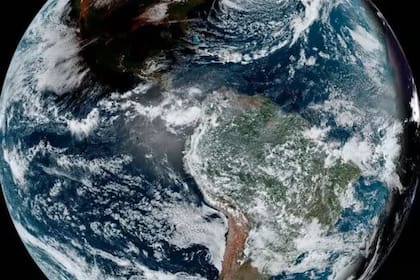 La impactante imagen del eclipse desde el satélite GEOS del NOAA
