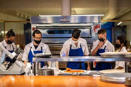 La impecable cocina de Togni's Pizza, donde usan masa madre en lugar de la tradicional levadura.